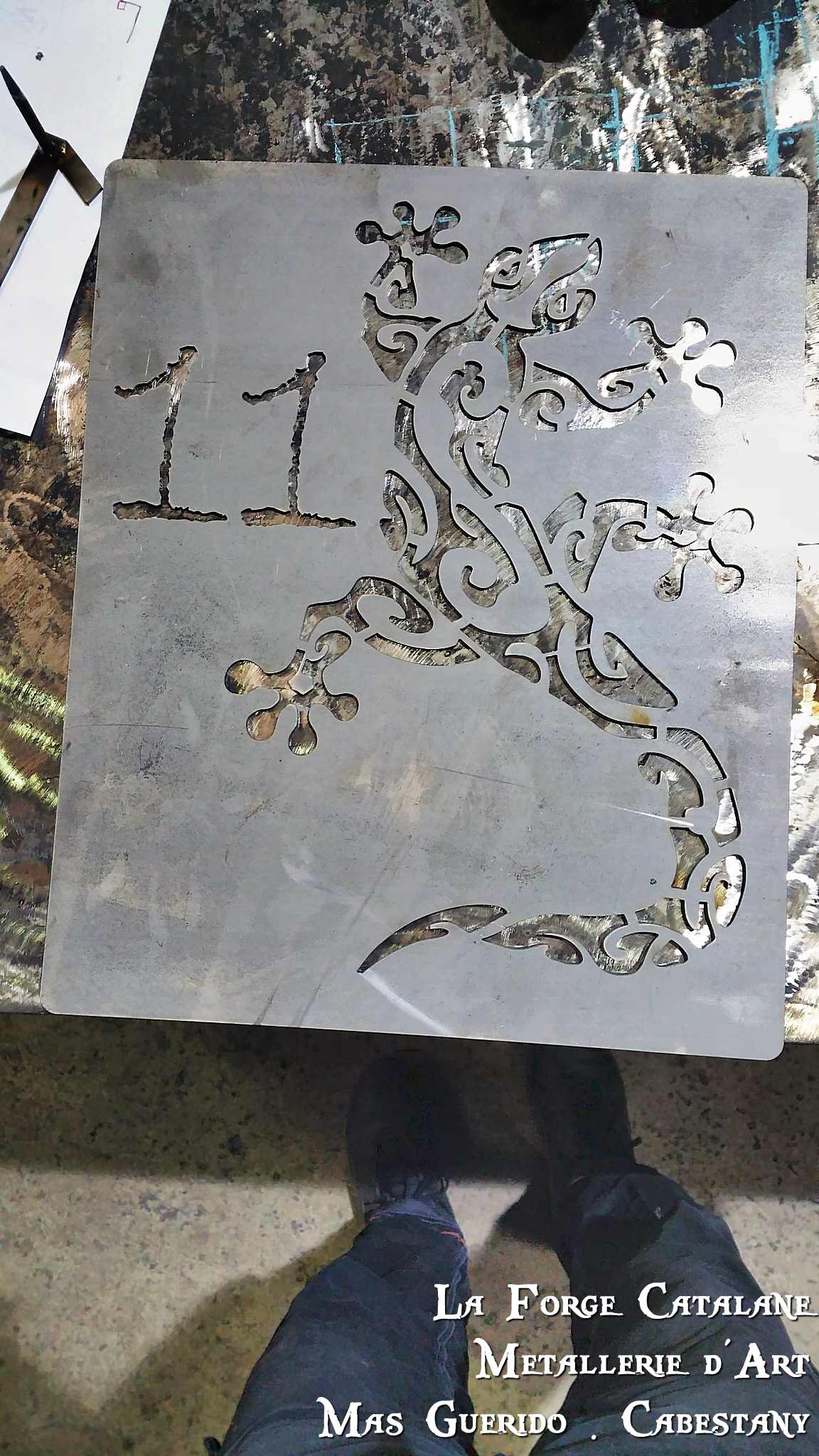 decoupe laser numero maison et salamandre forge catalane.jpg